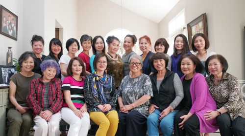 한미여성미주연합회 임원들이 준비 모임 후 기념촬영을 하고 있다. 한미여성미주연합회 임원들이 준비 모임 후 기념촬영을 하고 있다.