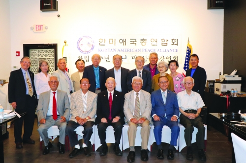 특강에서 참석자들이 기념촬영을 했다. 특강에서 참석자들이 기념촬영을 했다.
